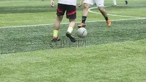 《何小珂中超归来路漫漫：三队效力难逃板凳之困，职业生涯低谷引人关注》